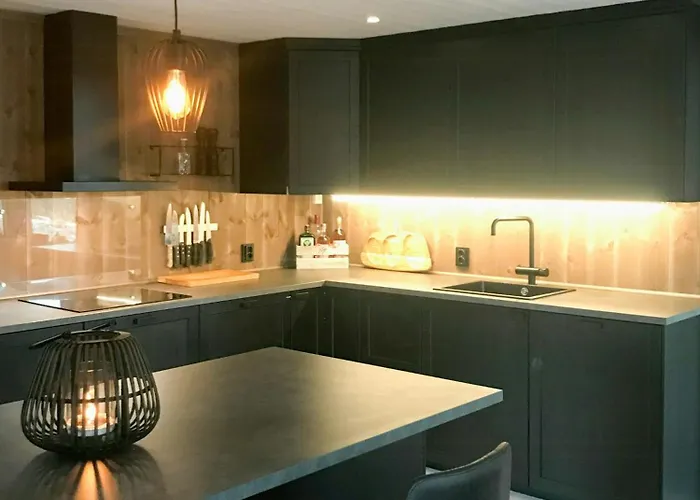 Large Near Hardangervidda With Sunny Veranda Veggli